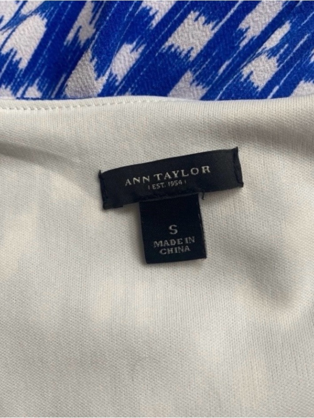 Ann Taylor Women Blue White Abstract V Neck Sleeveless Stretch Wrap Dress Size S - Picture 11 of 16